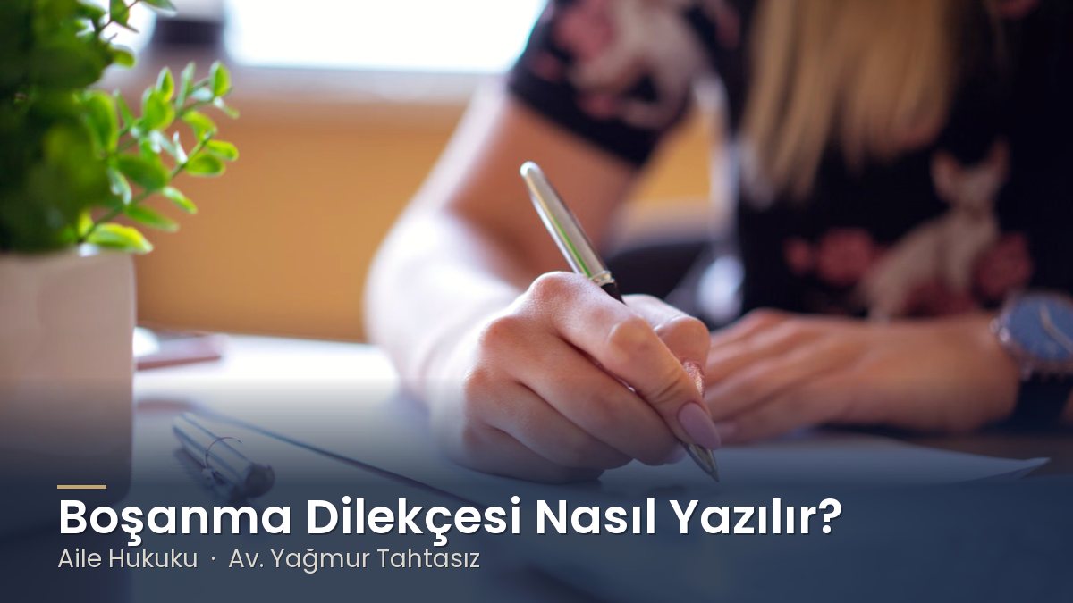 Masada kalemle kâğıda yazı yazan el – Boşanma Dilekçesi Nasıl Yazılır? Dilekçede Bulunması Gerekenler