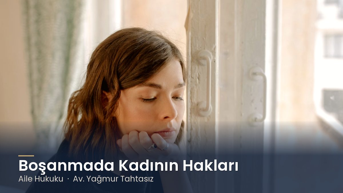 Pencere kenarında düşünceli bakan genç kadın – Boşanmada Kadının Hakları Nelerdir?